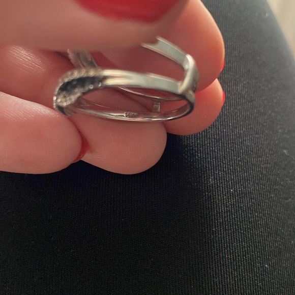 Elegant White Gold White Diamond and Black Diamond Women's Wedding Ring Set - Picture 10 of 10